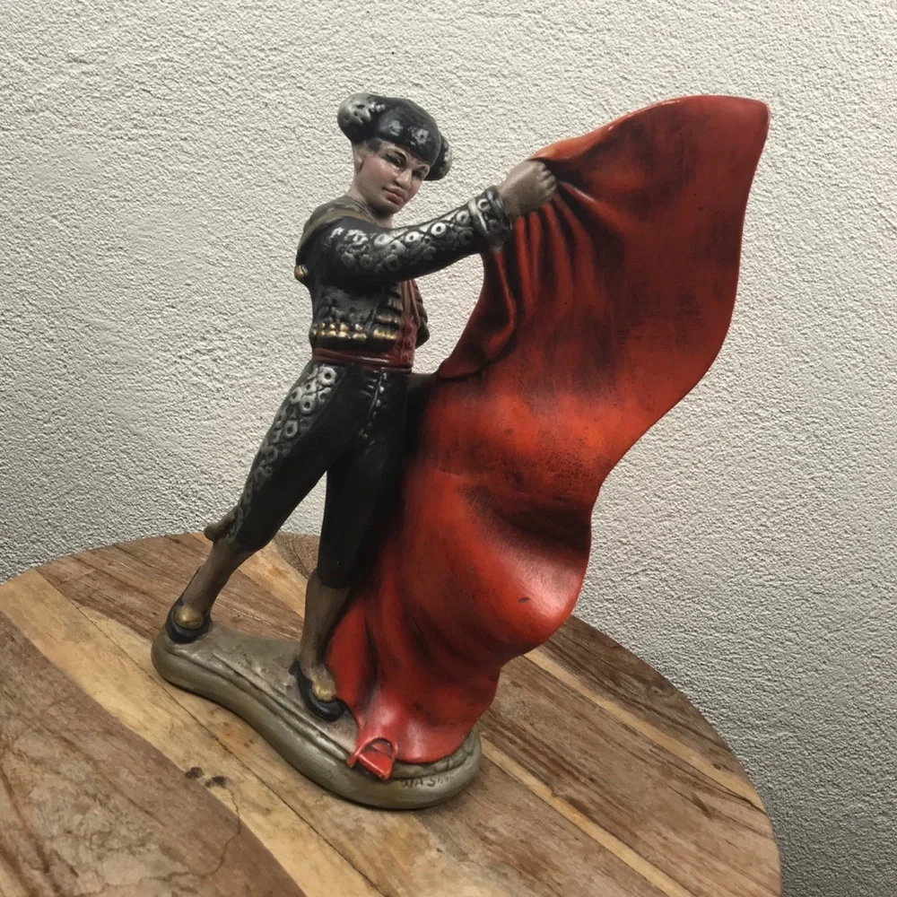 Vintage l 60s 70s Novelty Kitsch Mexican Matador Red Cape Bull Ceramic Figurine